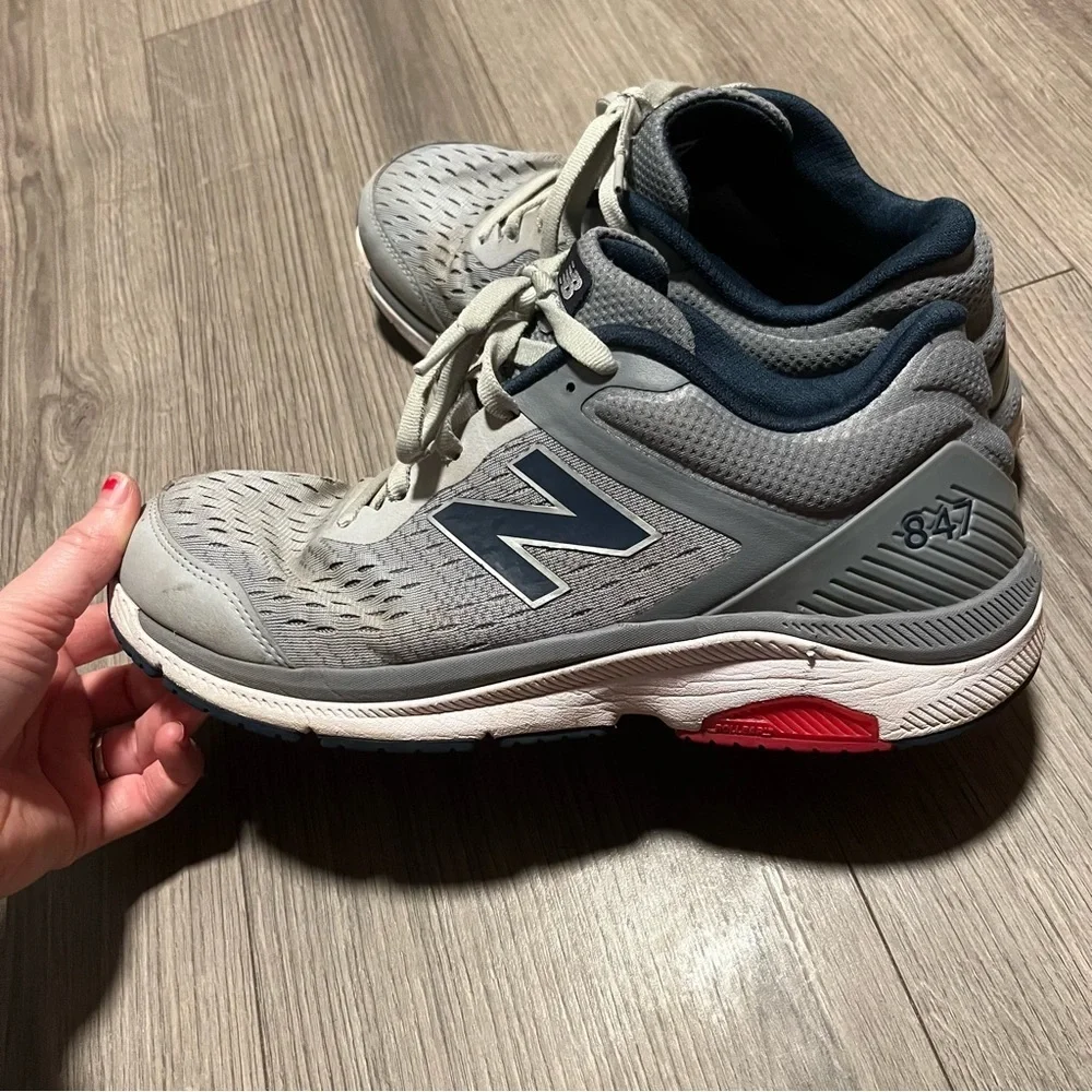 New Balance Mens 847 Grey Blue Red Running Sneakers Size 10 D Wide - Picture 2 of 9